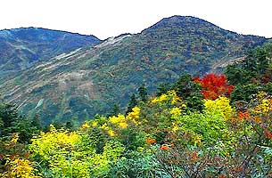 恵振山から望む朝日岳